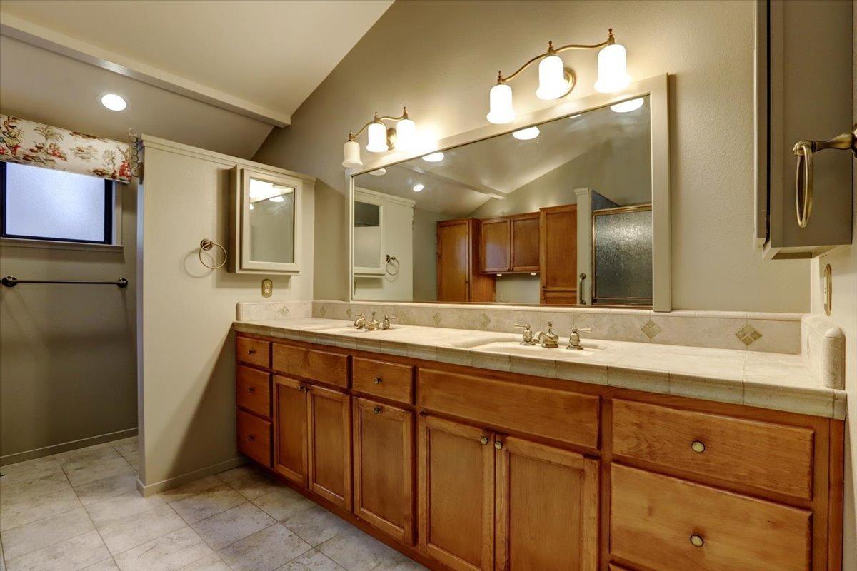 Detail Gallery Image 9 of 45 For 13883 Ginger Loop, Penn Valley,  CA 95946 - 3 Beds | 2 Baths