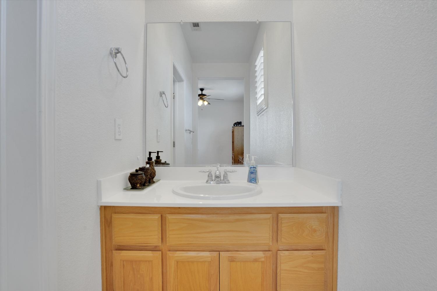 Detail Gallery Image 16 of 30 For 1720 Bella Lago Dr, Stockton,  CA 95206 - 4 Beds | 2/1 Baths