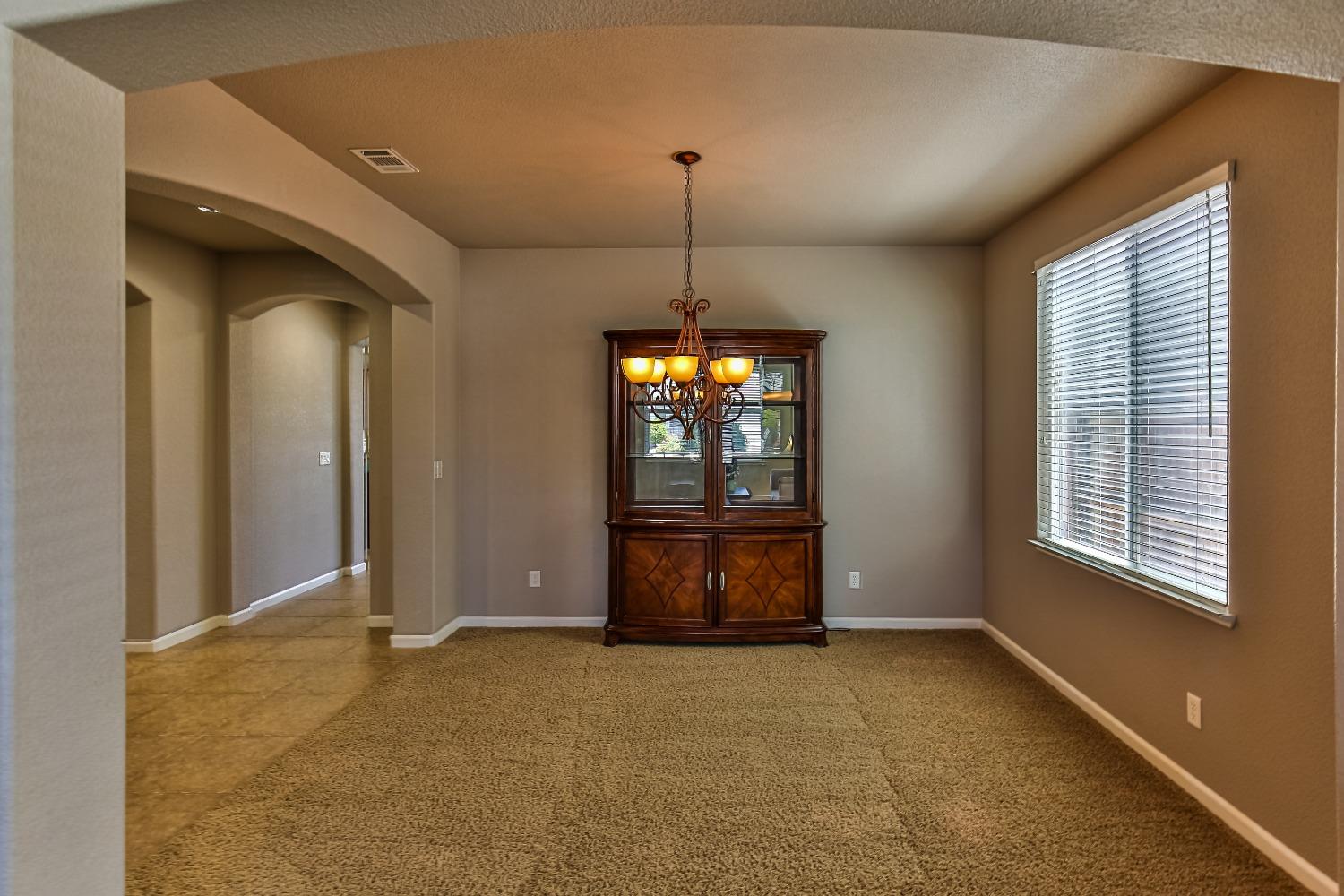 Detail Gallery Image 6 of 25 For 1181 Rothwell Ln, Roseville,  CA 95747 - 4 Beds | 3 Baths