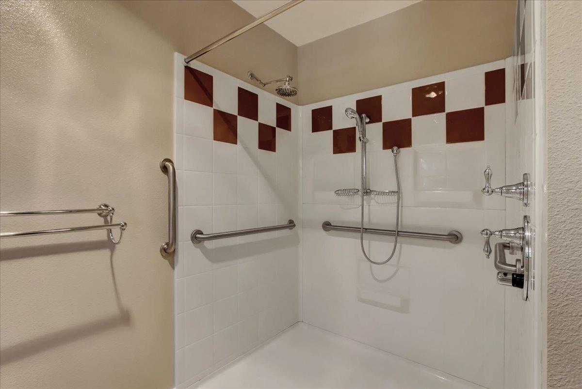 Detail Gallery Image 17 of 45 For 10334 Pleasant Valley Rd, Penn Valley,  CA 95946 - 3 Beds | 2/1 Baths