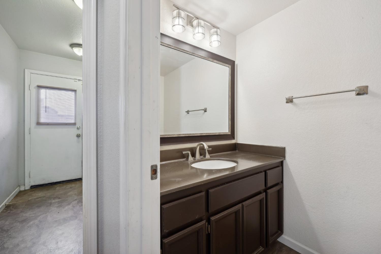 Detail Gallery Image 18 of 40 For 3726 Steve Lillie Cir, Stockton,  CA 95206 - 4 Beds | 2/1 Baths