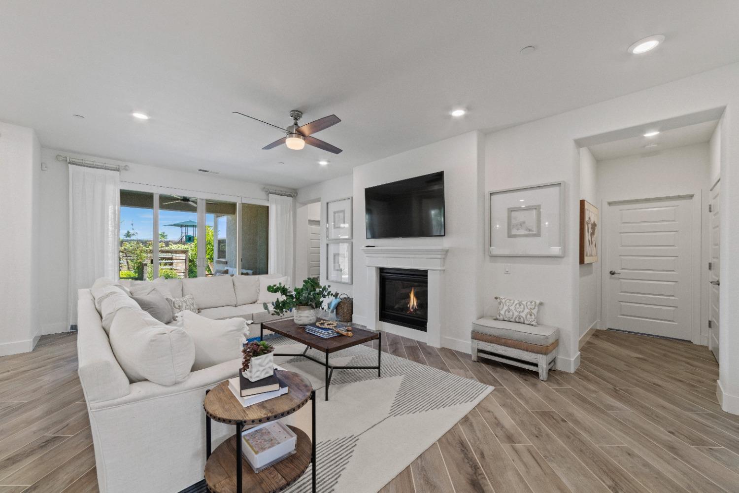 Detail Gallery Image 15 of 75 For 2983 Calypso Cir, El Dorado Hills,  CA 95762 - 3 Beds | 2/1 Baths