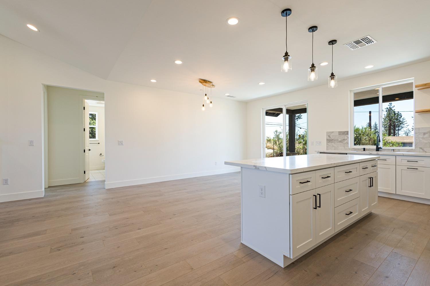 Detail Gallery Image 13 of 35 For 1890 Arrowhead Dr, Paradise,  CA 95969 - 3 Beds | 2 Baths