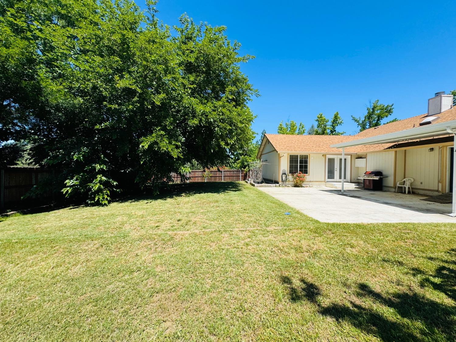 La Costa Ct, Redding, California image 35