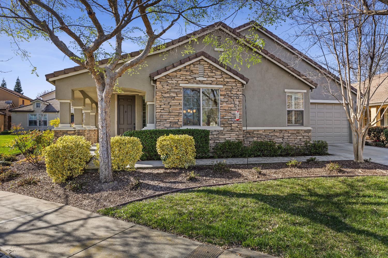 Detail Gallery Image 1 of 46 For 1056 Orleans Ct, Roseville,  CA 95747 - 2 Beds | 2 Baths