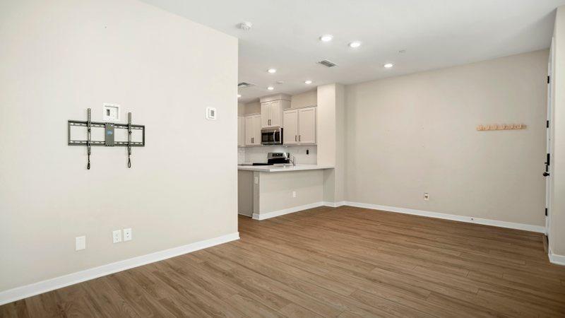 Detail Gallery Image 8 of 37 For 5301 E Commerce Way #64104,  Sacramento,  CA 95835 - 3 Beds | 2/1 Baths