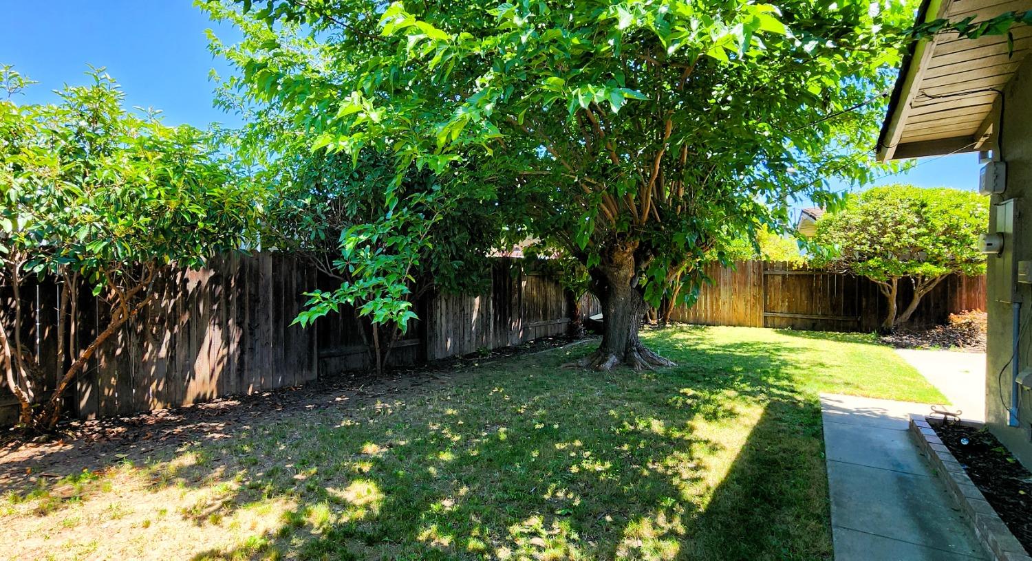 Detail Gallery Image 34 of 36 For 6519 Prentiss Dr, Sacramento,  CA 95823 - 3 Beds | 2 Baths