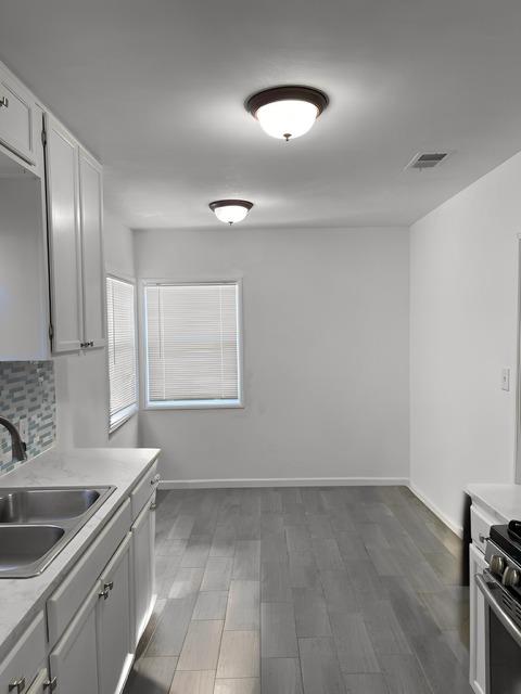 Detail Gallery Image 9 of 20 For 5477 Holland St, Oakland,  CA 94601 - 3 Beds | 1 Baths