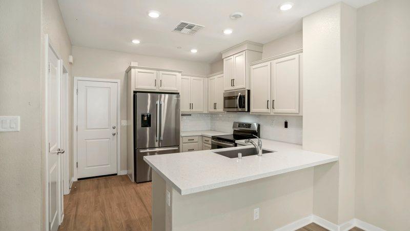 Detail Gallery Image 11 of 37 For 5301 E Commerce Way #64104,  Sacramento,  CA 95835 - 3 Beds | 2/1 Baths
