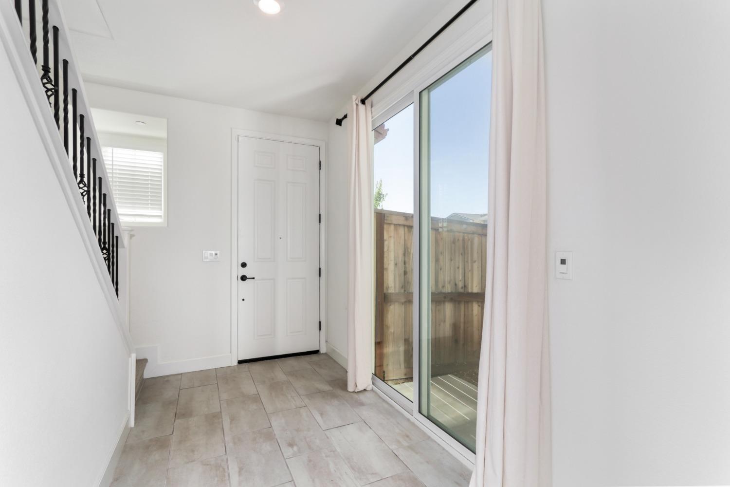 Detail Gallery Image 4 of 47 For 4009 Sprout St, Roseville,  CA 95747 - 3 Beds | 2/1 Baths