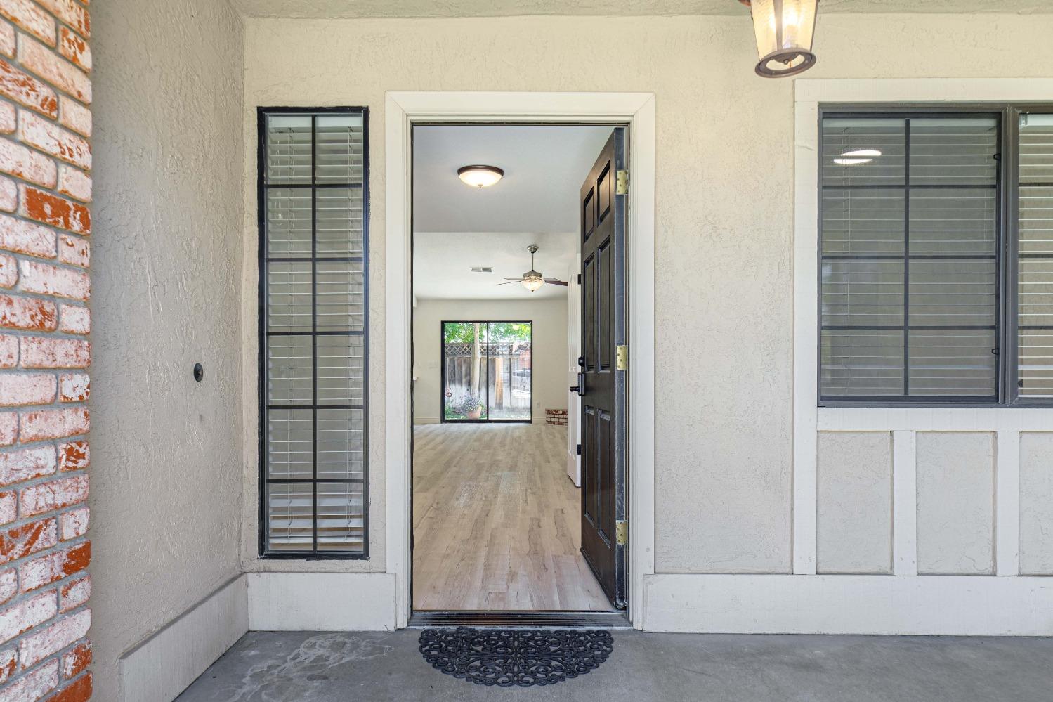 Detail Gallery Image 4 of 55 For 2604 Riverview Ct, Modesto,  CA 95351 - 4 Beds | 2 Baths