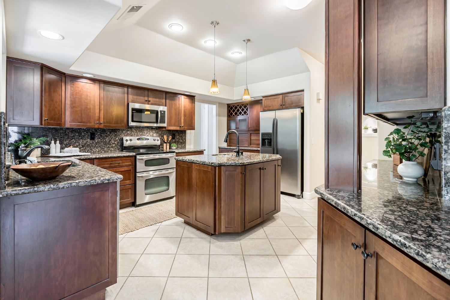 Detail Gallery Image 17 of 39 For 1513 Rialto Ln, Davis,  CA 95618 - 3 Beds | 2/1 Baths