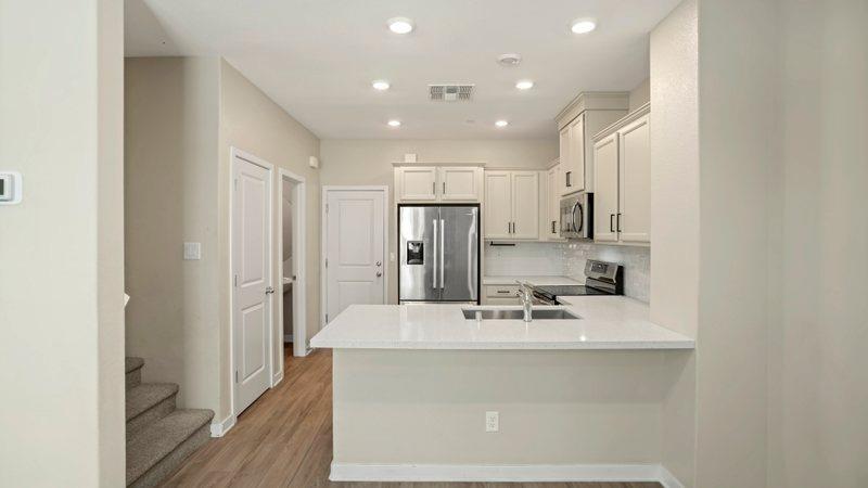Detail Gallery Image 10 of 37 For 5301 E Commerce Way #64104,  Sacramento,  CA 95835 - 3 Beds | 2/1 Baths