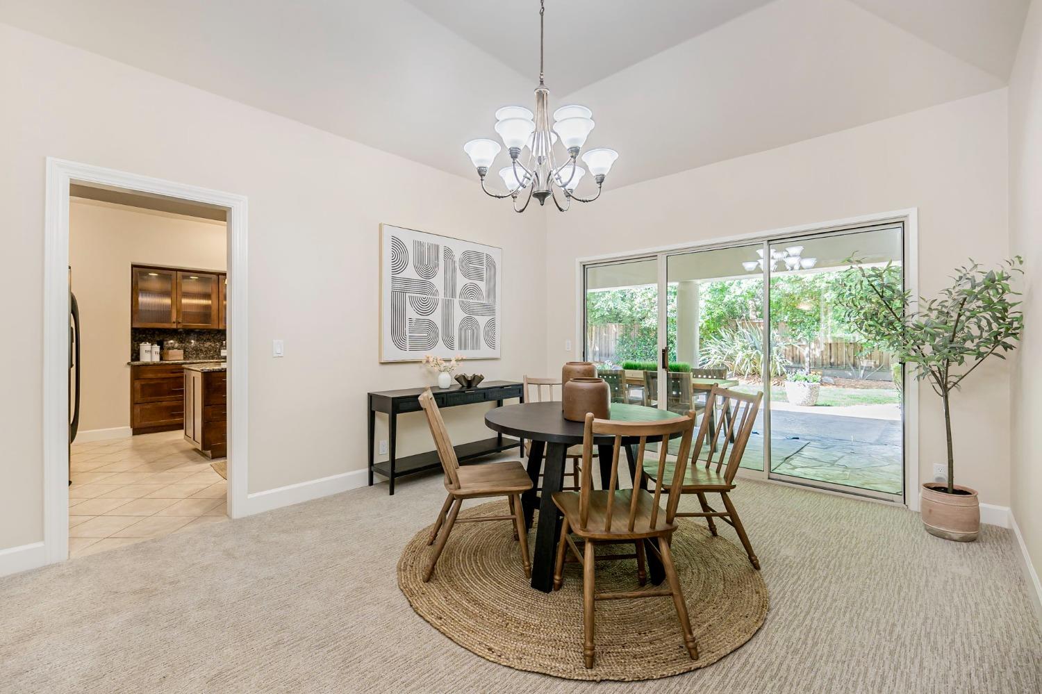 Detail Gallery Image 11 of 39 For 1513 Rialto Ln, Davis,  CA 95618 - 3 Beds | 2/1 Baths