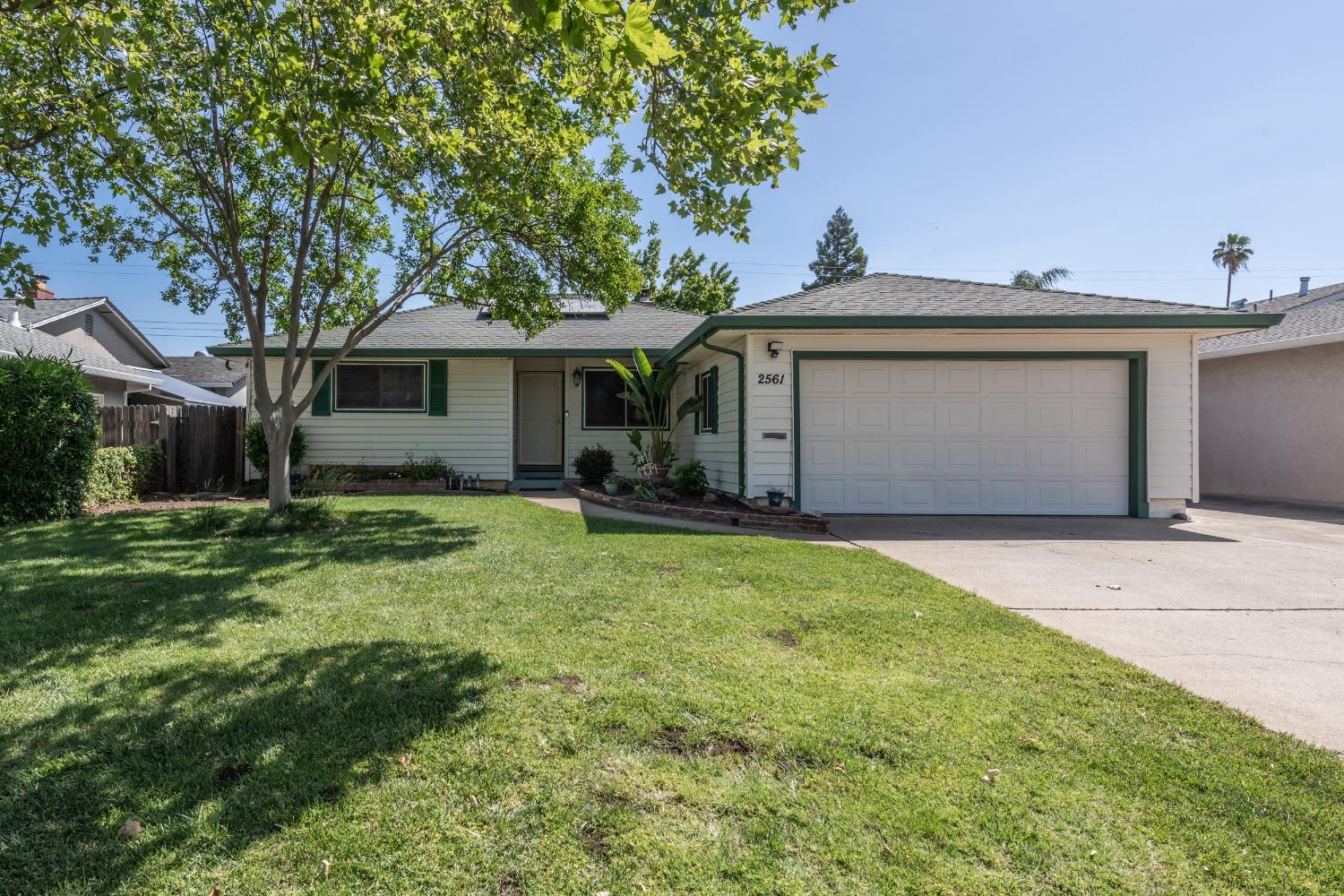 Detail Gallery Image 1 of 28 For 2561 Ribier Way, Rancho Cordova,  CA 95670 - 3 Beds | 1 Baths