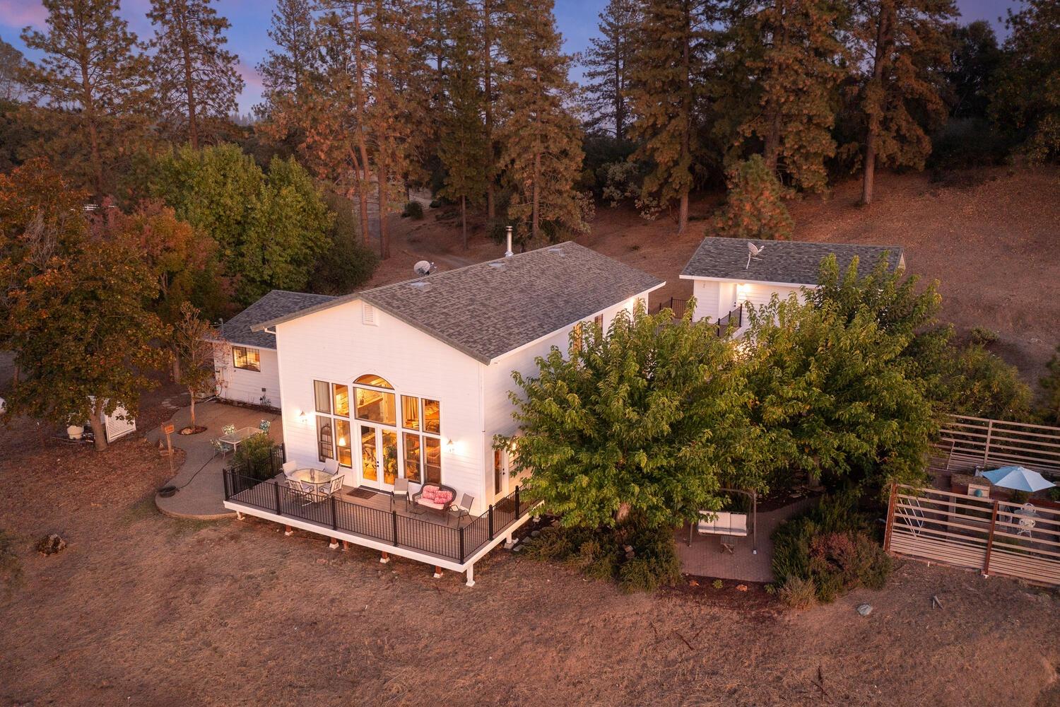 Detail Gallery Image 4 of 72 For 5860 High Lonesome Trl, Placerville,  CA 95667 - 5 Beds | 3 Baths