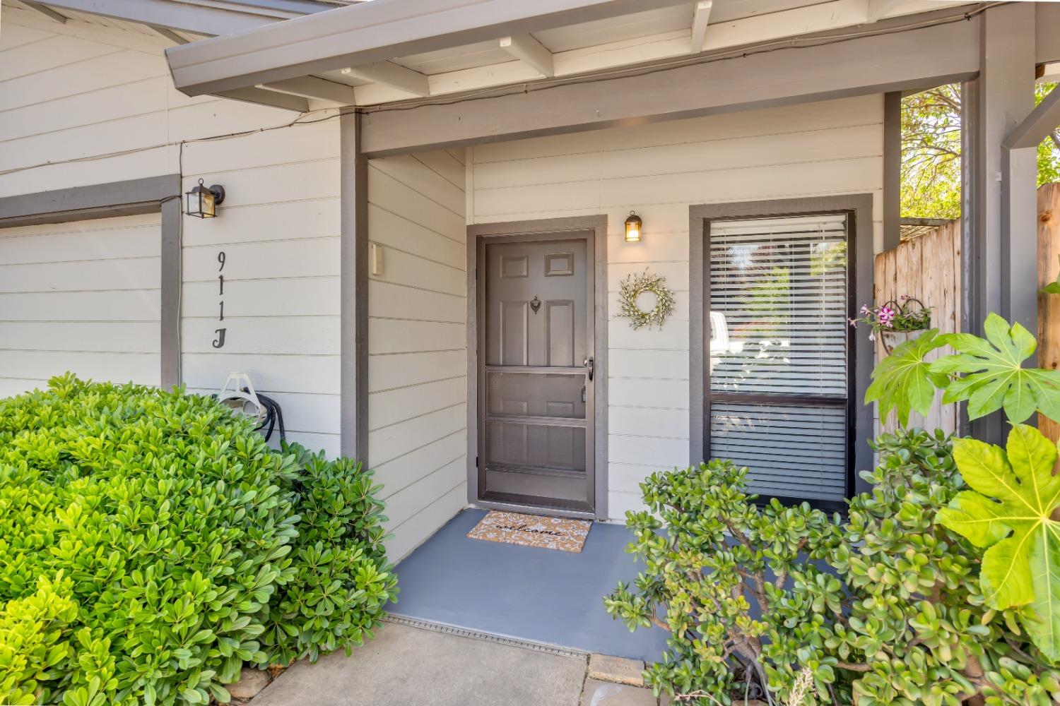 Detail Gallery Image 2 of 35 For 911 Bidwell St #J,  Folsom,  CA 95630 - 2 Beds | 2 Baths
