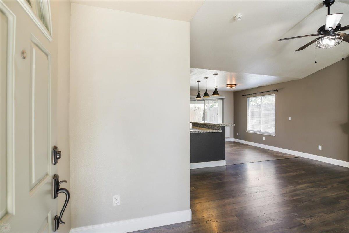 Detail Gallery Image 6 of 41 For 463 Arboles Way, Oakdale,  CA 95361 - 3 Beds | 2 Baths