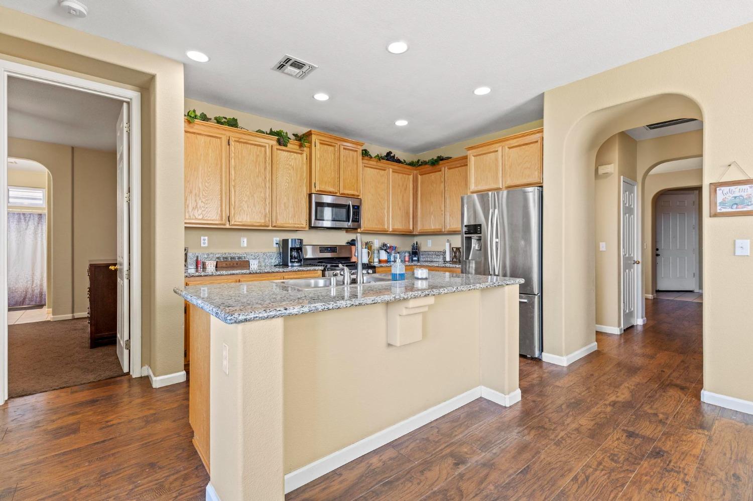 Detail Gallery Image 5 of 38 For 2186 Summerfield Ln, Olivehurst,  CA 95961 - 3 Beds | 2 Baths