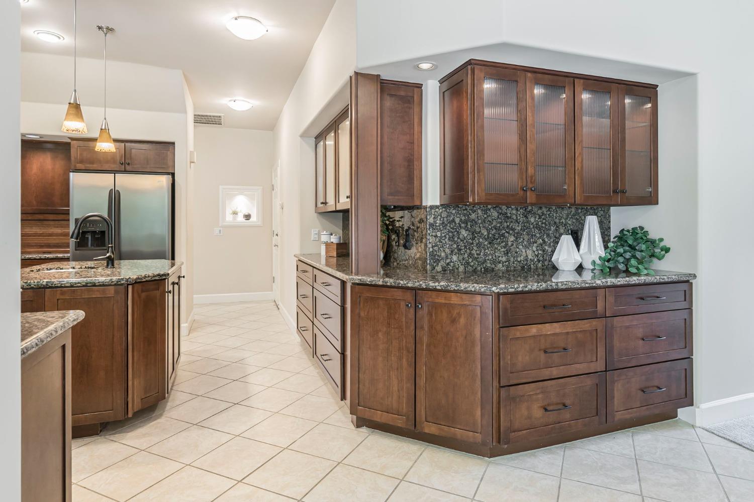 Detail Gallery Image 18 of 39 For 1513 Rialto Ln, Davis,  CA 95618 - 3 Beds | 2/1 Baths