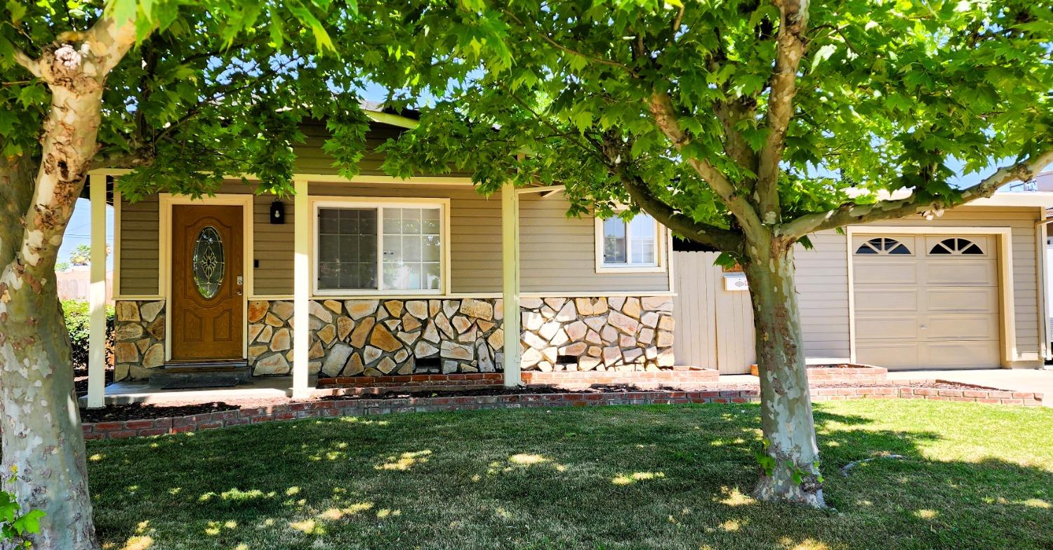 Detail Gallery Image 1 of 36 For 6519 Prentiss Dr, Sacramento,  CA 95823 - 3 Beds | 2 Baths