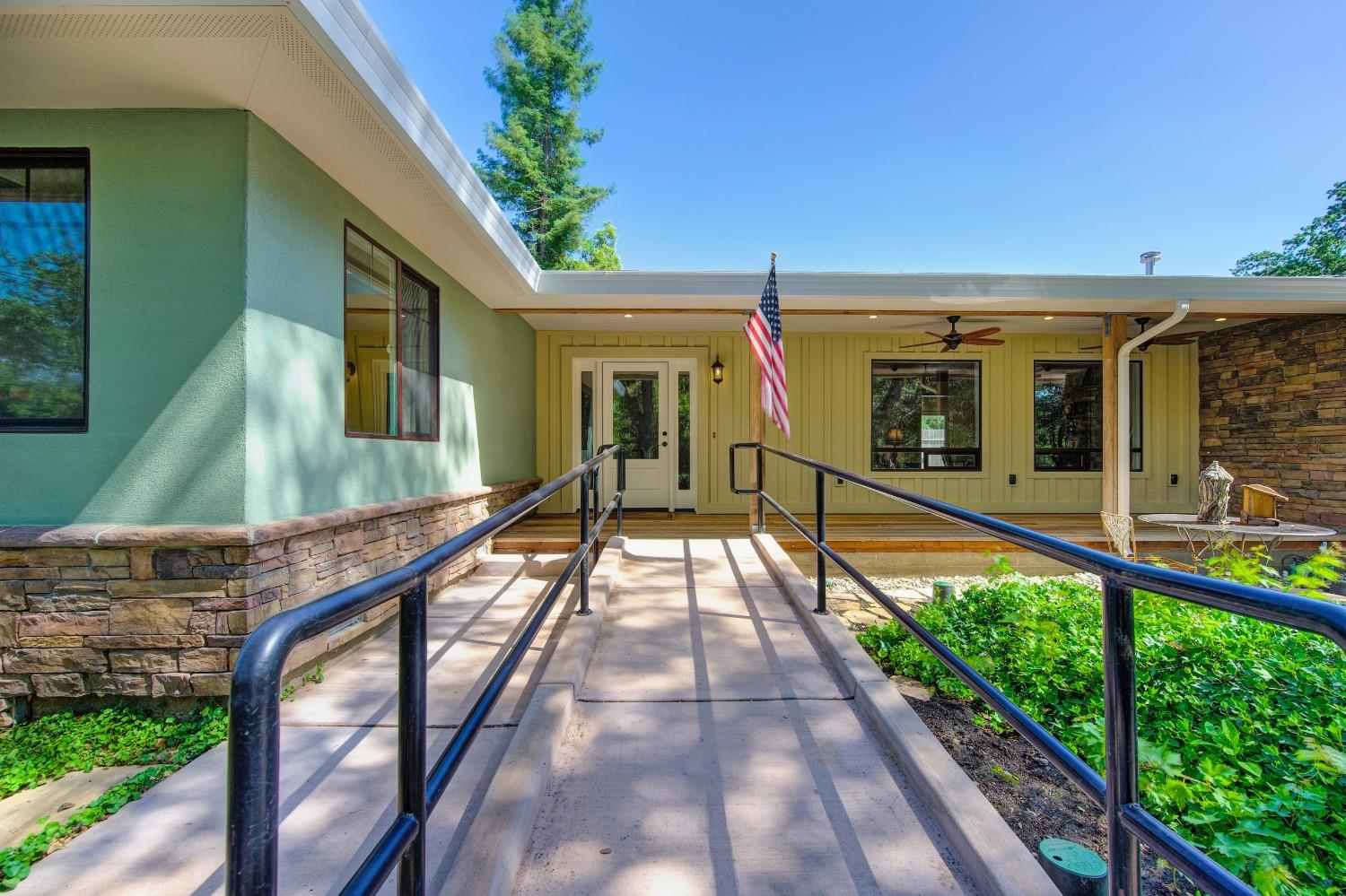 Detail Gallery Image 9 of 99 For 4265 Dias Ln, Loomis,  CA 95650 - 3 Beds | 2/1 Baths