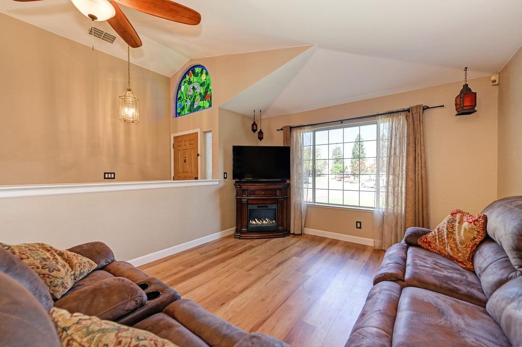 Detail Gallery Image 11 of 68 For 5416 Cheviot Hill Ct, Antelope,  CA 95843 - 3 Beds | 2 Baths