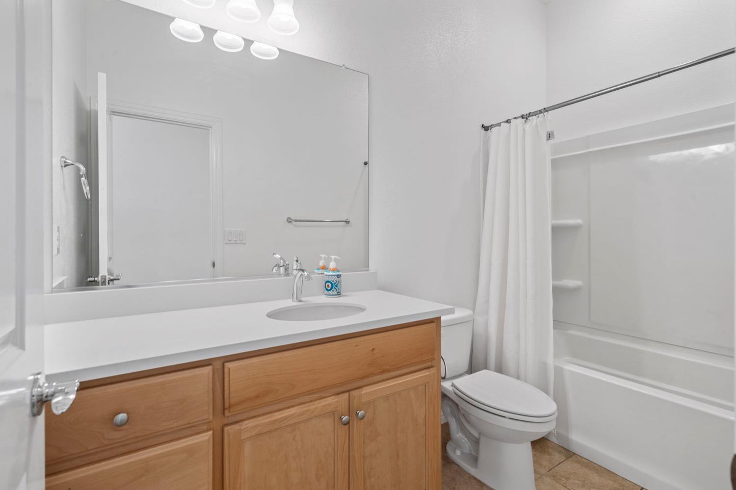 Detail Gallery Image 20 of 41 For 1620 Plumas Dr, Lathrop,  CA 95330 - 5 Beds | 3/1 Baths