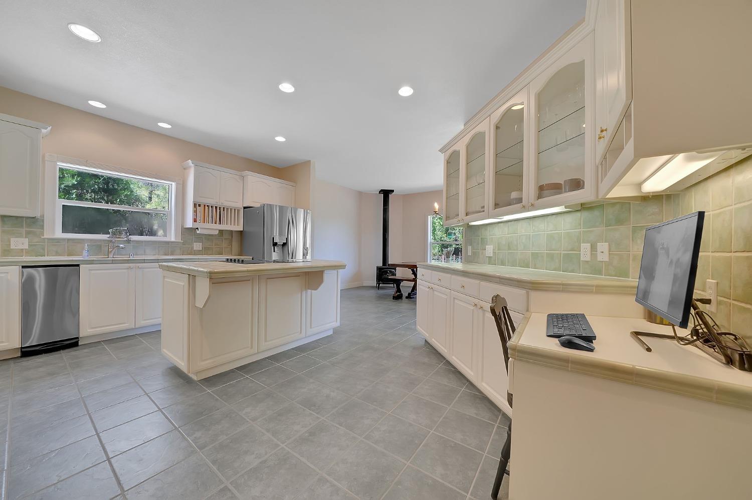 Detail Gallery Image 33 of 92 For 14950 Moonlight Rdgs, Pine Grove,  CA 95665 - 4 Beds | 3/1 Baths
