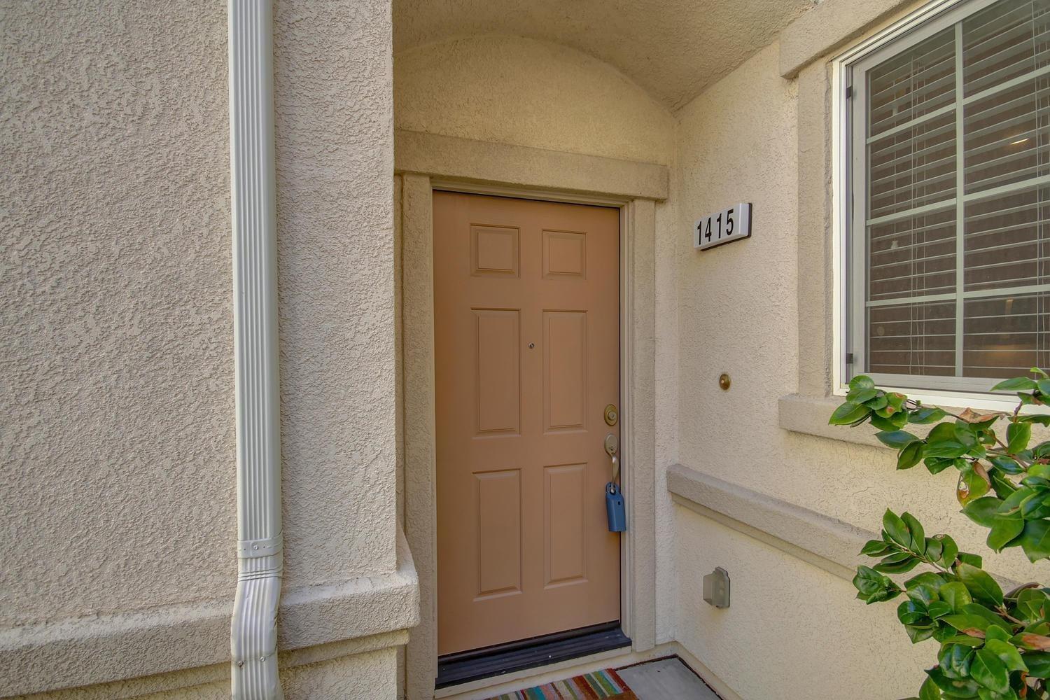 Detail Gallery Image 2 of 65 For 3301 N Park Dr #1415,  Sacramento,  CA 95835 - 3 Beds | 2/1 Baths