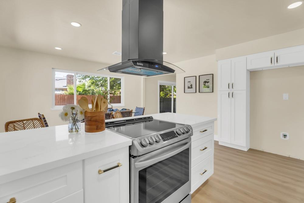 Detail Gallery Image 12 of 43 For 4717 Norm Circle, Sacramento,  CA 95822 - 3 Beds | 2 Baths