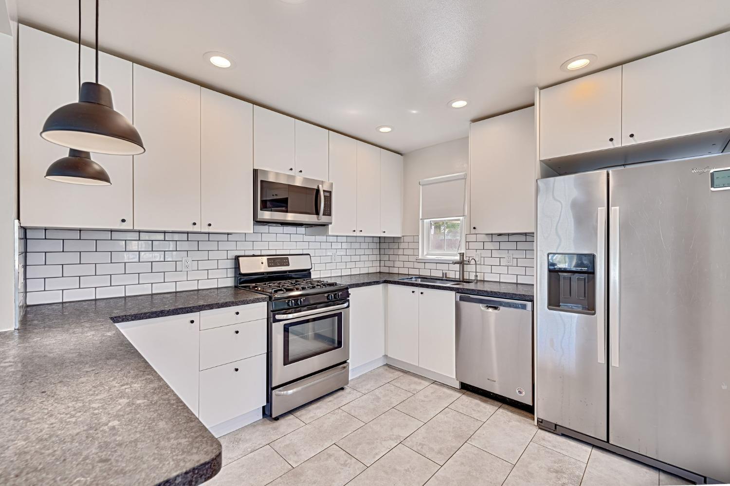 Detail Gallery Image 12 of 29 For 7549 21st St, Sacramento,  CA 95822 - 3 Beds | 2 Baths