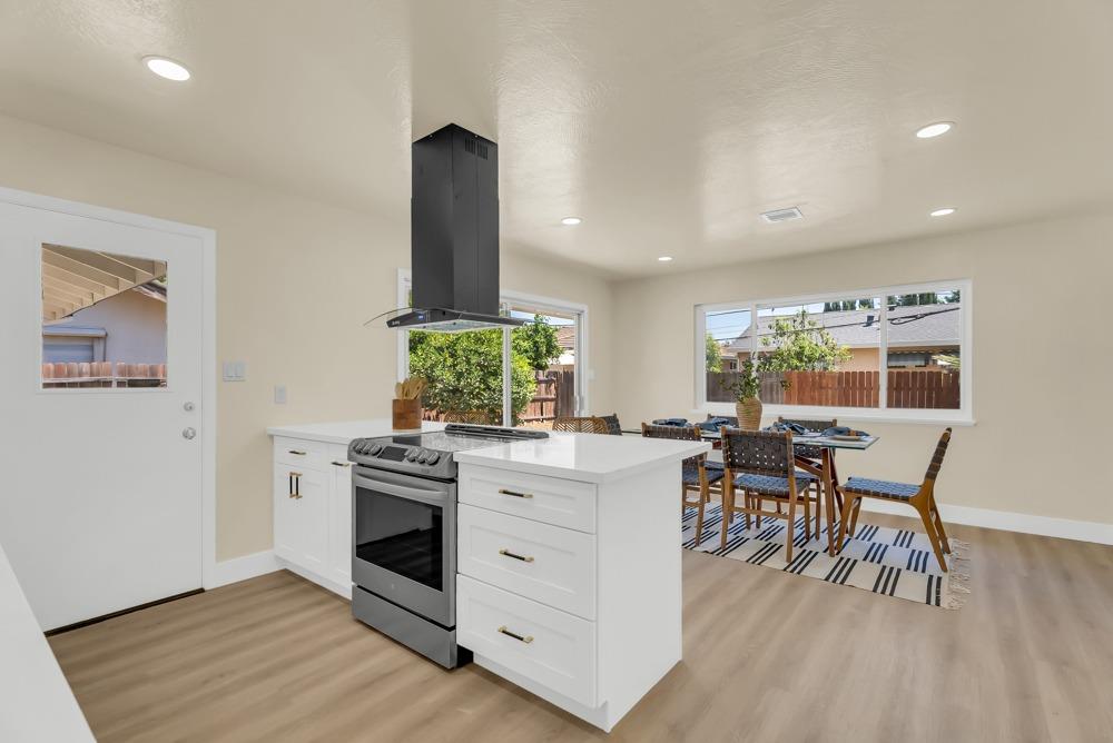 Detail Gallery Image 11 of 43 For 4717 Norm Circle, Sacramento,  CA 95822 - 3 Beds | 2 Baths
