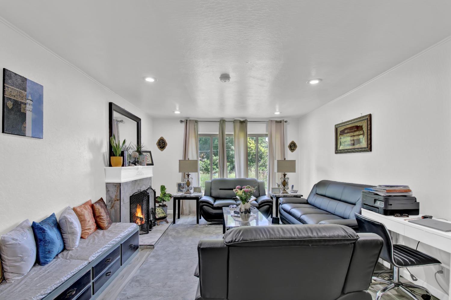 Detail Gallery Image 10 of 33 For 4718 Melvin Dr, Carmichael,  CA 95608 - 3 Beds | 2 Baths