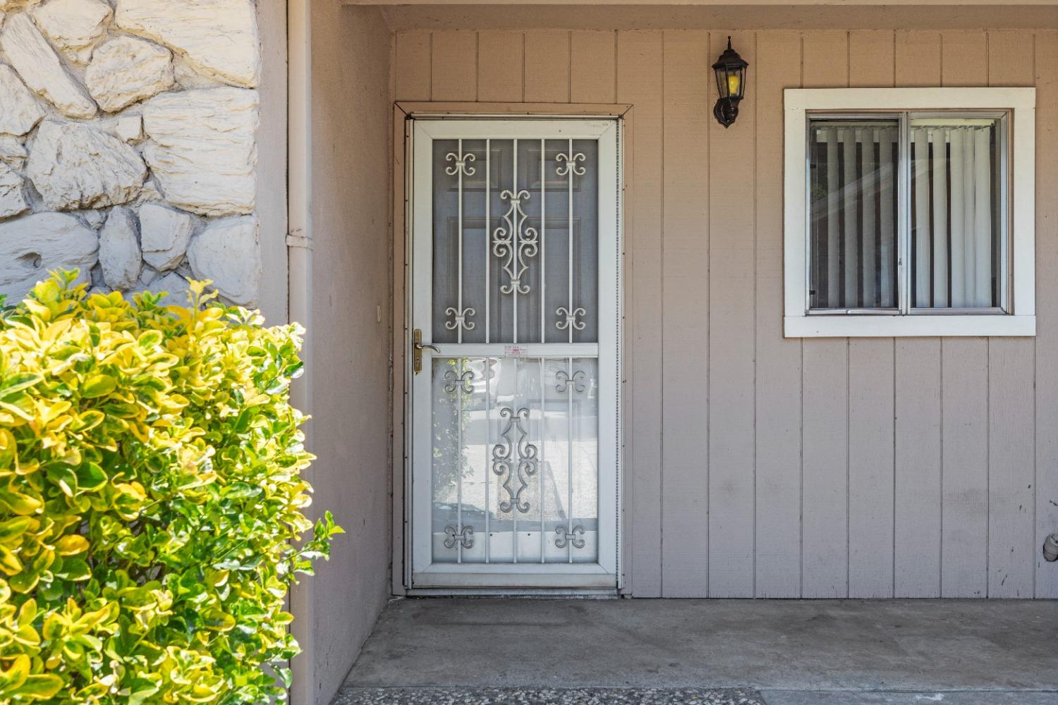 Detail Gallery Image 2 of 33 For 3040 Penny Ln, Modesto,  CA 95354 - 3 Beds | 2 Baths