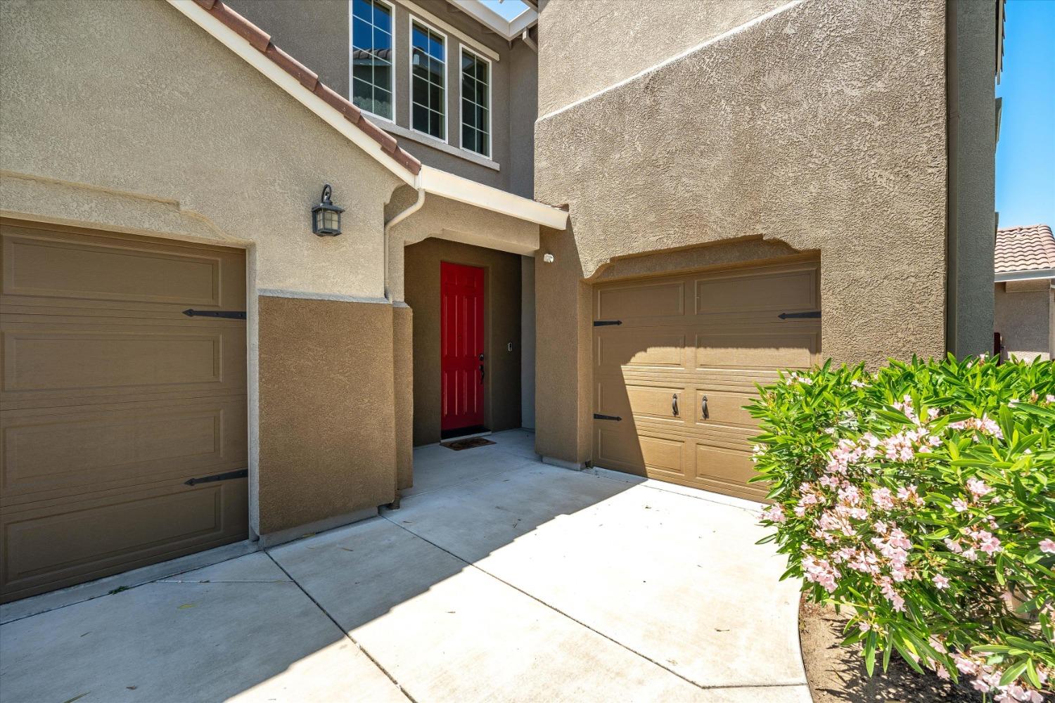 Detail Gallery Image 3 of 53 For 814 Mono St, Manteca,  CA 95337 - 6 Beds | 4/1 Baths