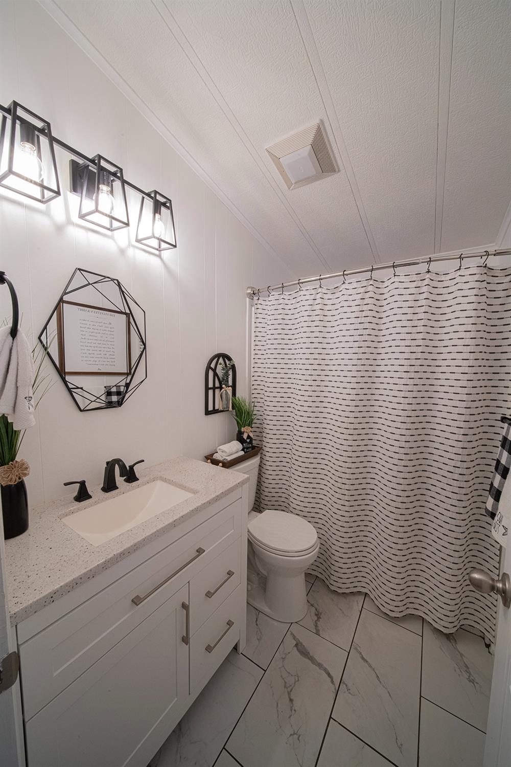 Detail Gallery Image 25 of 30 For 6613 Galaxy Ct, Citrus Heights,  CA 95621 - 2 Beds | 2 Baths