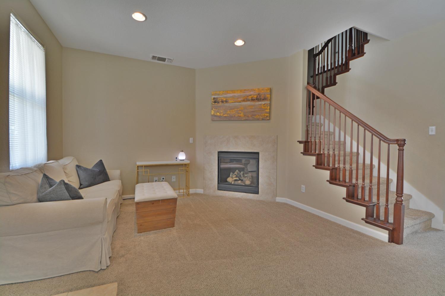 Detail Gallery Image 3 of 22 For 441 San Pietro Ln, Lodi,  CA 95240 - 3 Beds | 2/1 Baths