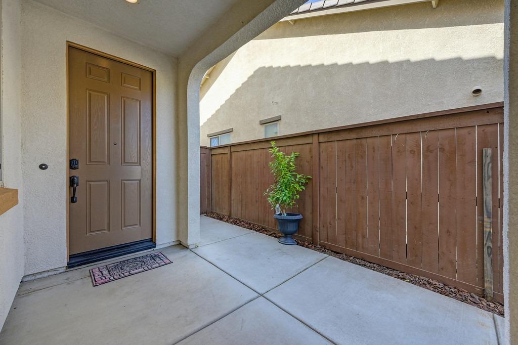 Detail Gallery Image 6 of 87 For 7450 Hanfield Dr, Sacramento,  CA 95829 - 4 Beds | 3/1 Baths