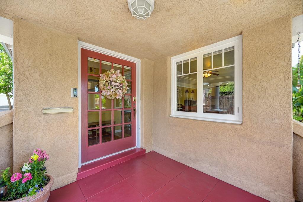 Detail Gallery Image 5 of 33 For 930 W Harding Way, Stockton,  CA 95203 - 3 Beds | 1 Baths