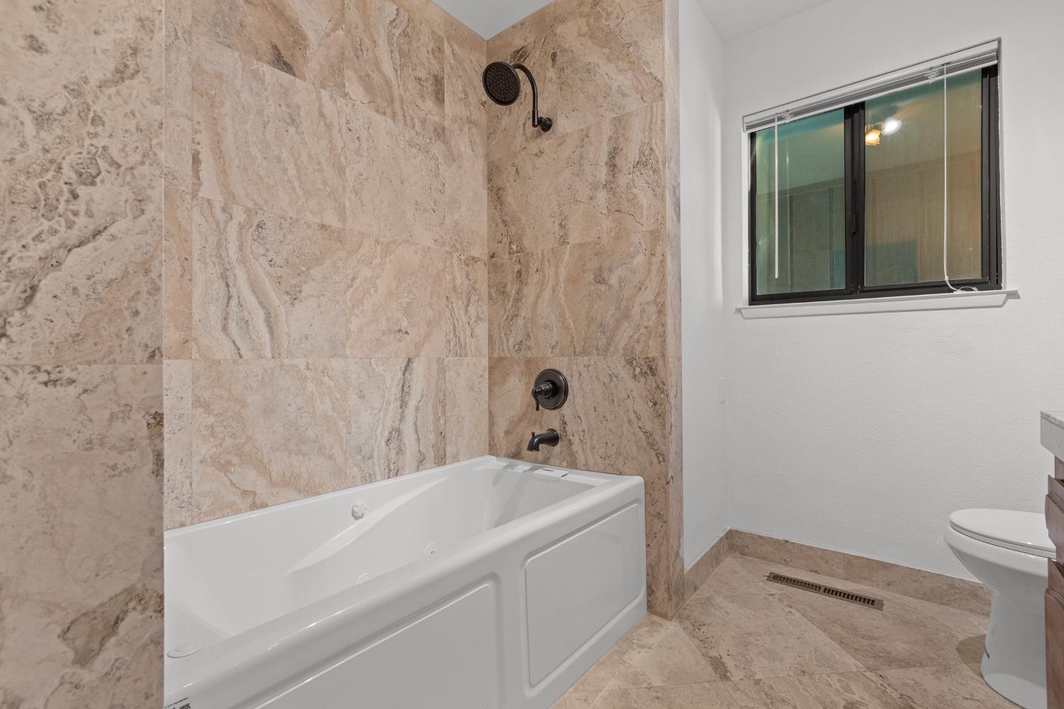 Detail Gallery Image 21 of 60 For 18829 Lake Forest Dr, Penn Valley,  CA 95946 - 3 Beds | 2 Baths