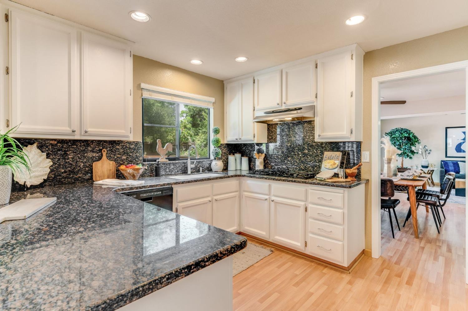 Detail Gallery Image 18 of 96 For 4613 Ronnie Ct, Rocklin,  CA 95677 - 4 Beds | 4/1 Baths