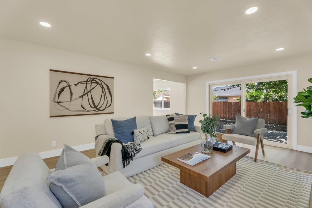 Detail Gallery Image 3 of 43 For 4717 Norm Circle, Sacramento,  CA 95822 - 3 Beds | 2 Baths