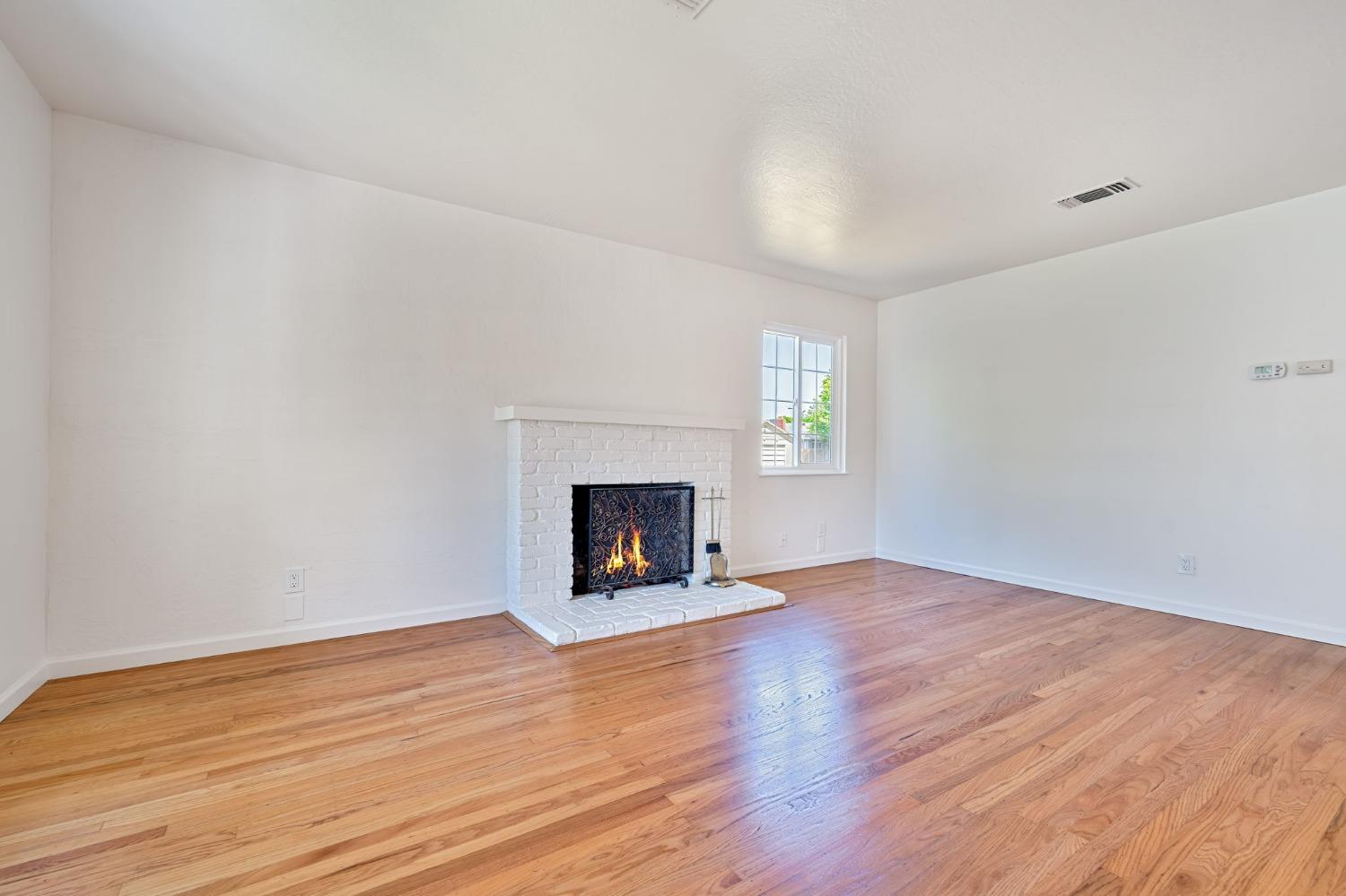 Detail Gallery Image 5 of 29 For 7549 21st St, Sacramento,  CA 95822 - 3 Beds | 2 Baths