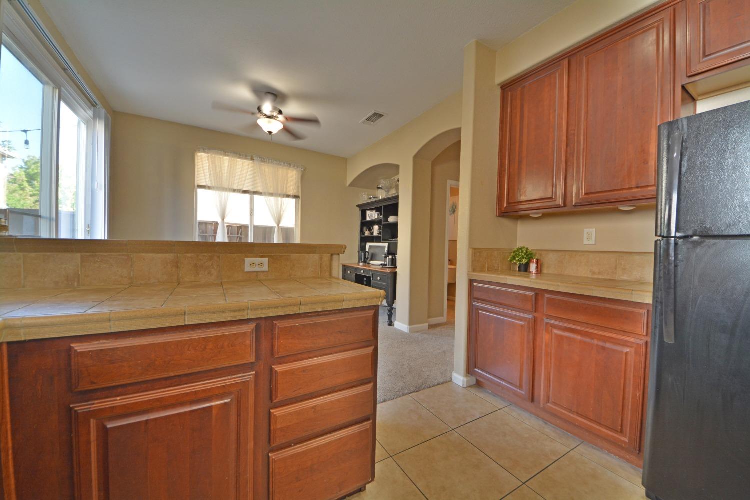 Detail Gallery Image 9 of 22 For 441 San Pietro Ln, Lodi,  CA 95240 - 3 Beds | 2/1 Baths