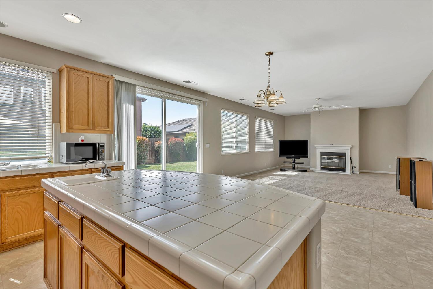Detail Gallery Image 13 of 41 For 227 Barcelona Dr, Tracy,  CA 95377 - 4 Beds | 2/1 Baths