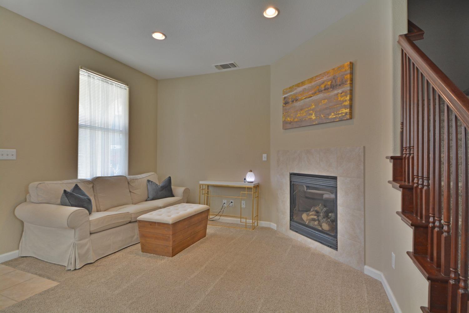 Detail Gallery Image 4 of 22 For 441 San Pietro Ln, Lodi,  CA 95240 - 3 Beds | 2/1 Baths