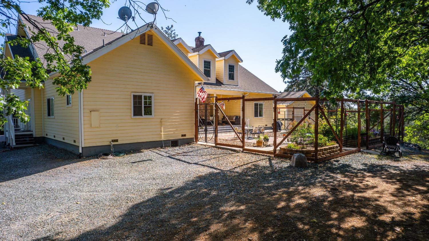 Detail Gallery Image 10 of 53 For 3221 Frank Bailey Ln, Placerville,  CA 95667 - 4 Beds | 2/2 Baths