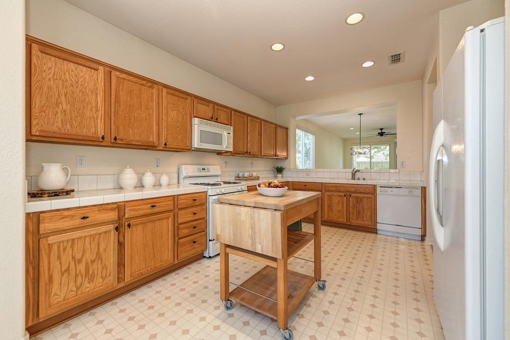 Detail Gallery Image 14 of 46 For 1157 Segolily Ln, Lincoln,  CA 95648 - 3 Beds | 2 Baths