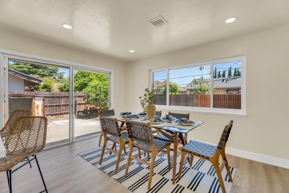 Detail Gallery Image 14 of 43 For 4717 Norm Circle, Sacramento,  CA 95822 - 3 Beds | 2 Baths